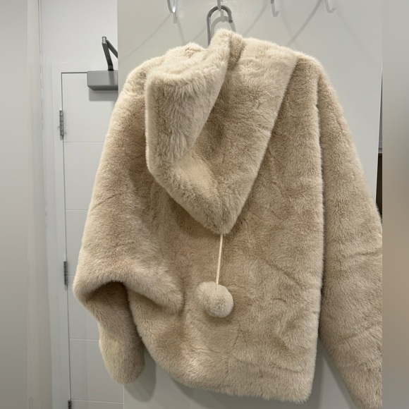 Super cute fluffy fur jacket - Picture 3 of 3